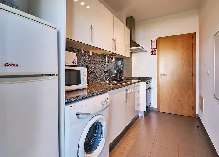 Marie Mit Pool Und Tennisplatz Pera