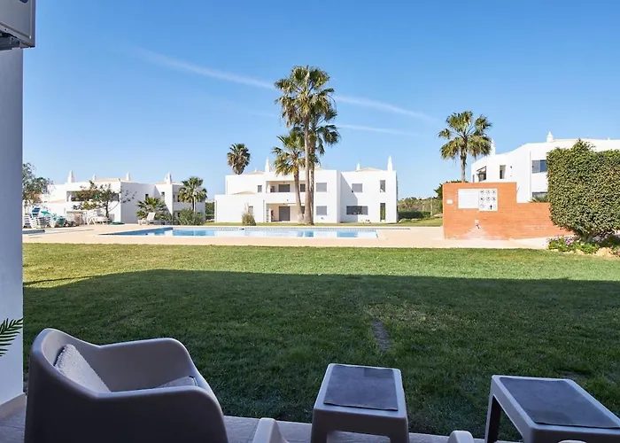 Marie Mit Pool Und Tennisplatz Apartment Pera